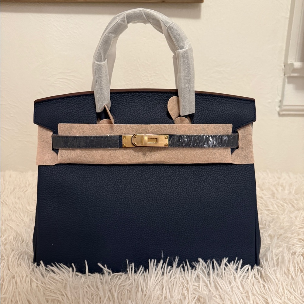 Elegant Navy Leather Handbag (Unused)